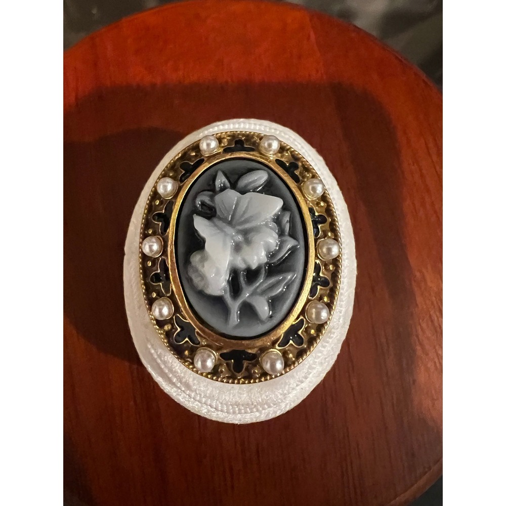 Vtg Gold Tone Gray Floral Cameo Faux Pearl Enamel Adjustable Statement Ring